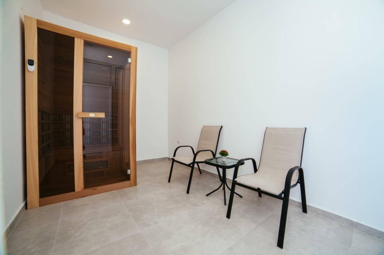 Hotel Ambiente Ulcinj Kültér fotó