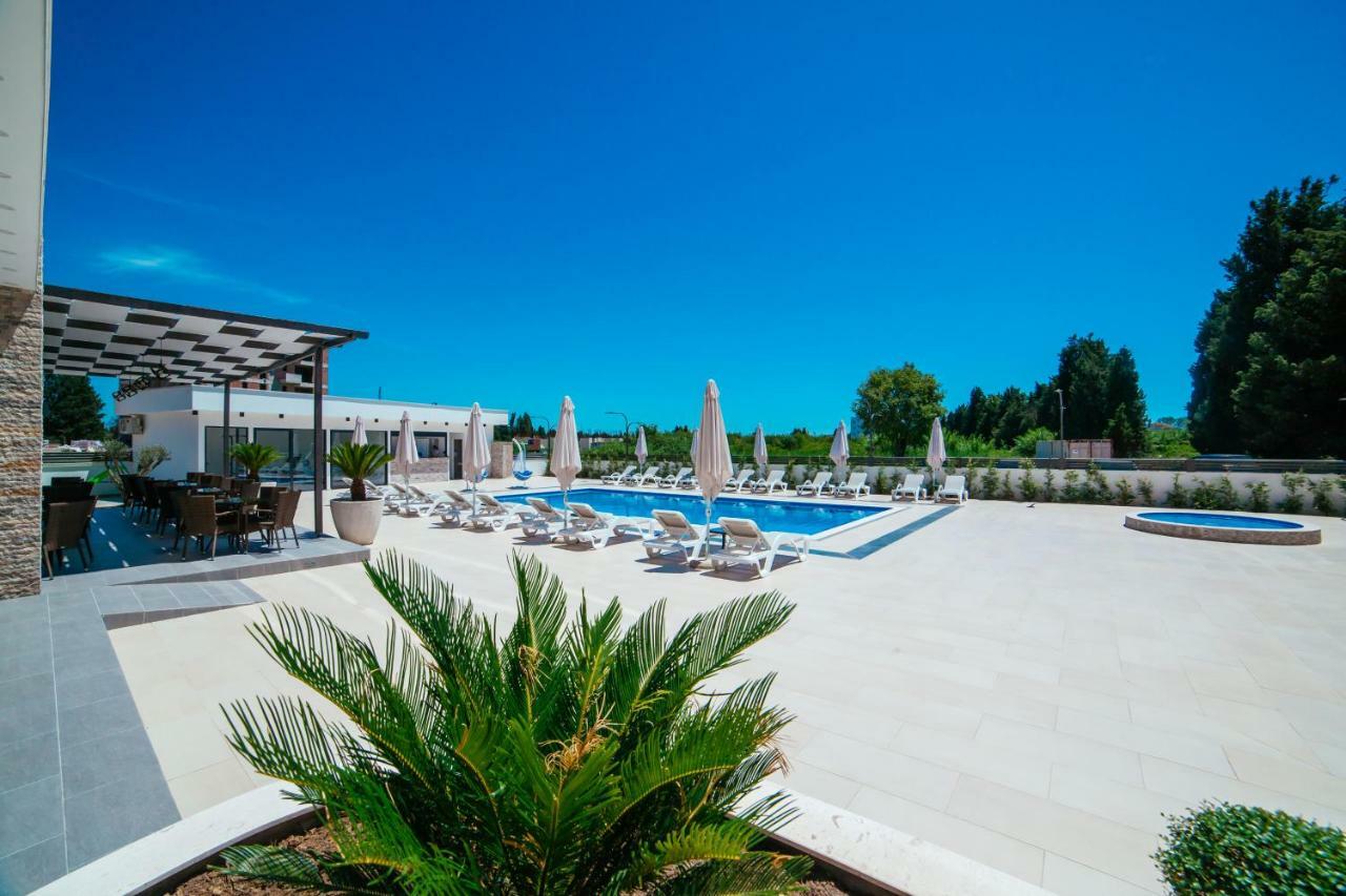 Hotel Ambiente Ulcinj Kültér fotó